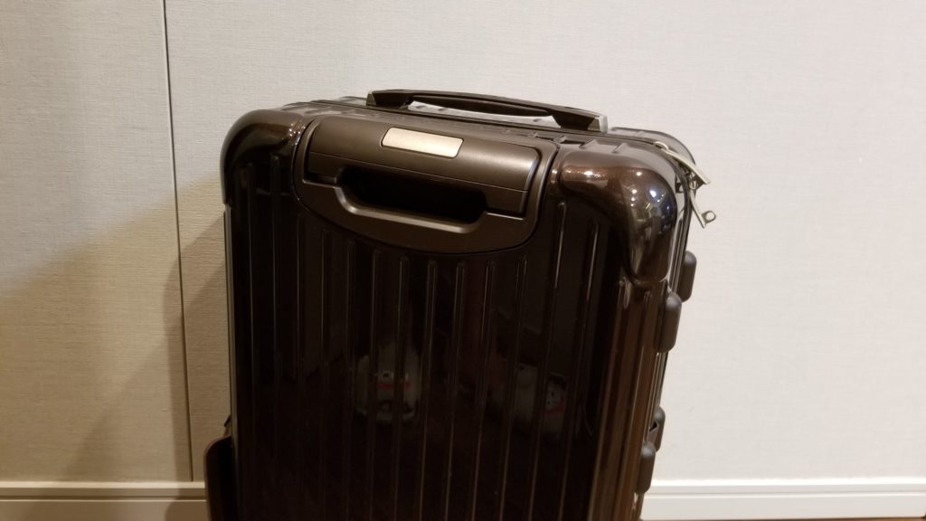軽くて丈夫なリモワの小型スーツケース