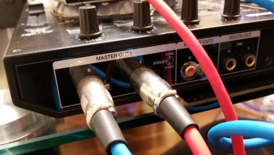 DDJ SX-2のMASTER OUT部（キャノンケーブル）