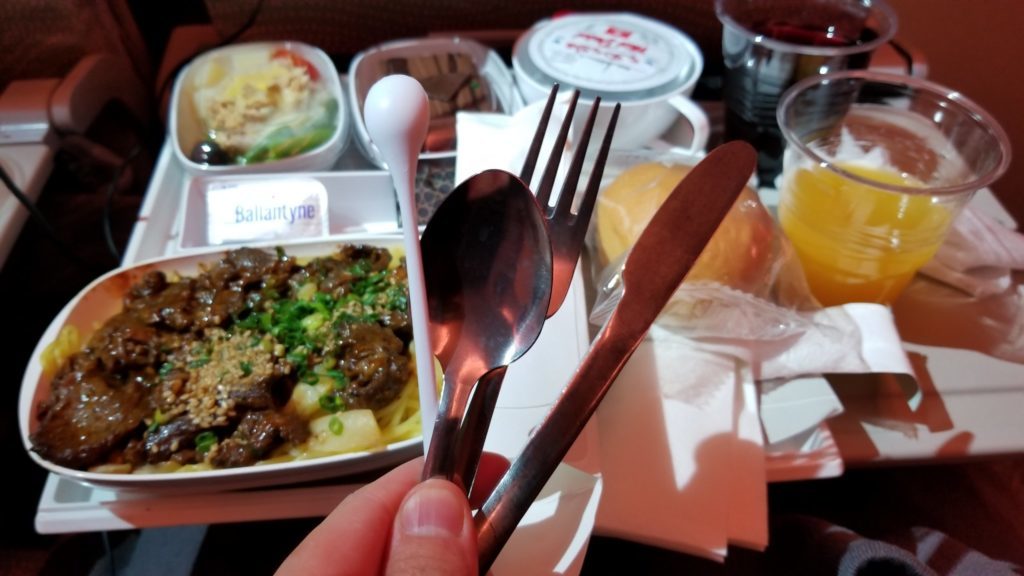 エミレーツの機内食はカトラリーがすばらしい