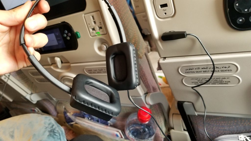 エミレーツ虚空で配られるICEのヘッドホン