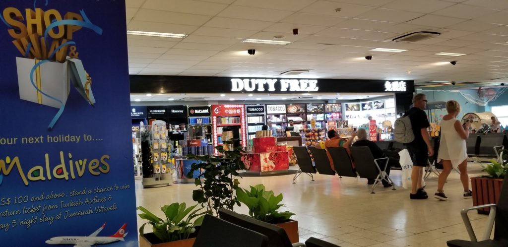 モルディブ(マーレ国際空港)内にある免税店の一部