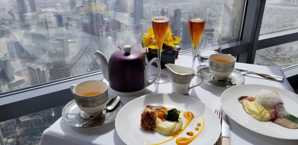 【高さ世界一！】ドバイの絶景レストラン「アトモスフィア」でランチしてきた（ブルジュ・ハリファ122階）