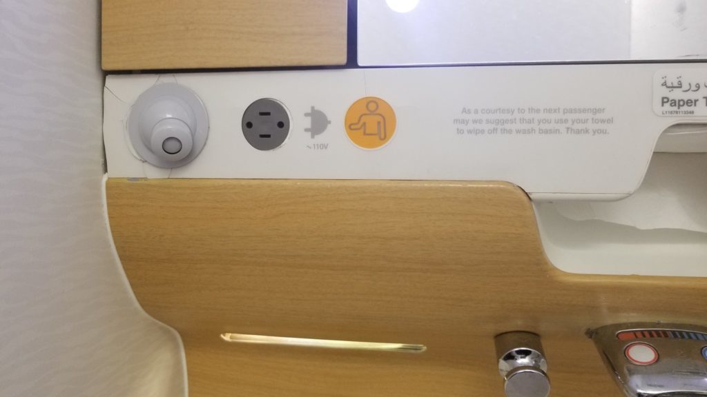 エミレーツ航空のトイレ内の設備