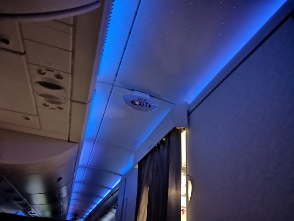 エミレーツ航空機内の星空