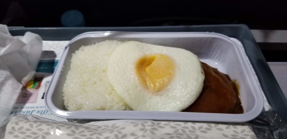 ハワイアン航空の機内食ロコモコがめっちゃシンプル