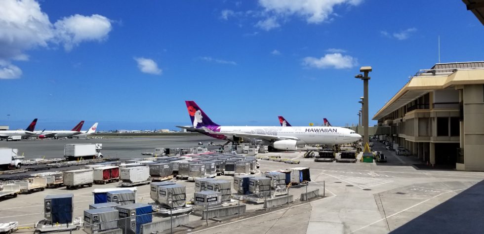 ホノルル空港から撮影したハワイアン航空