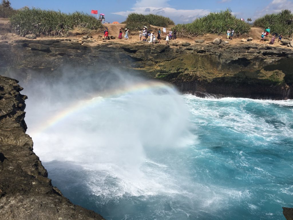 バリ島の虹が出る崖「クルンクン」にて