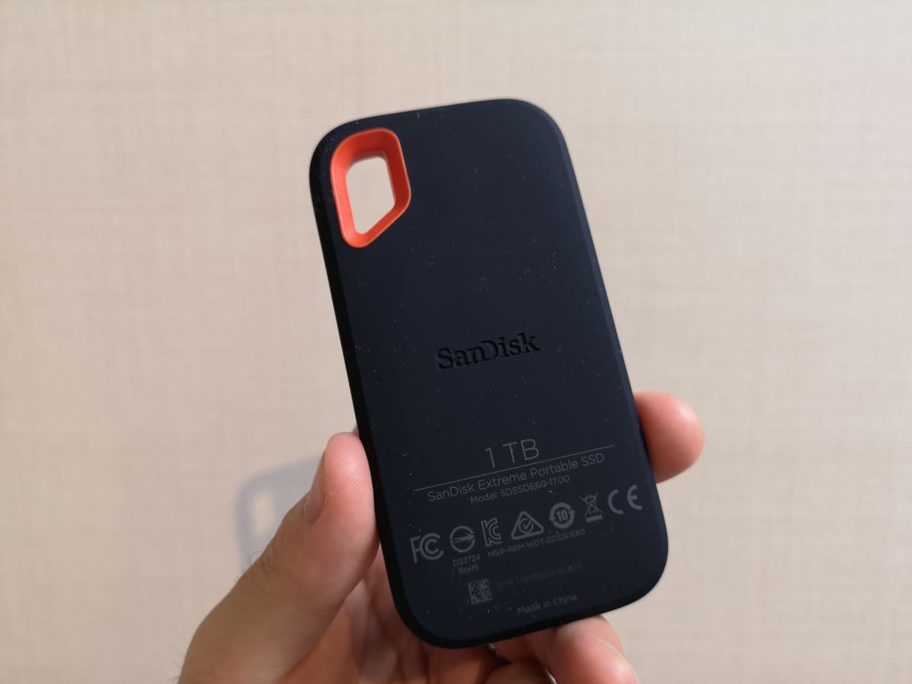 Sandisk ポータブルSSD（1TBモデル）本体裏面